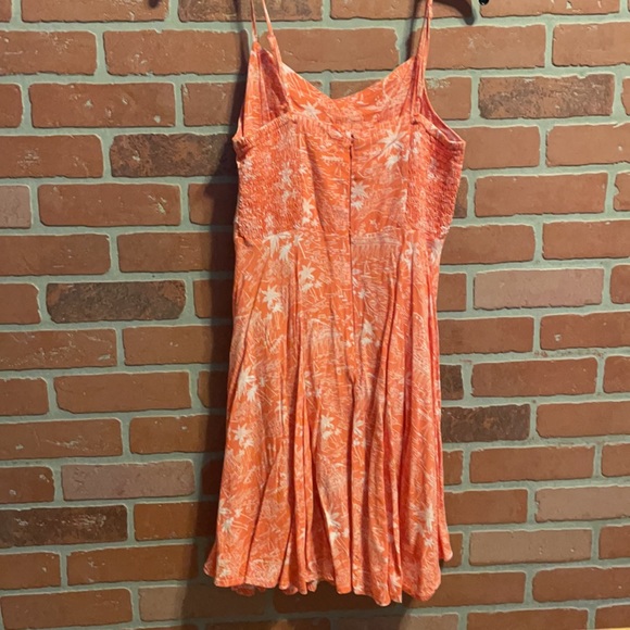 Coral and white beach themed dress - Picture 2 of 2